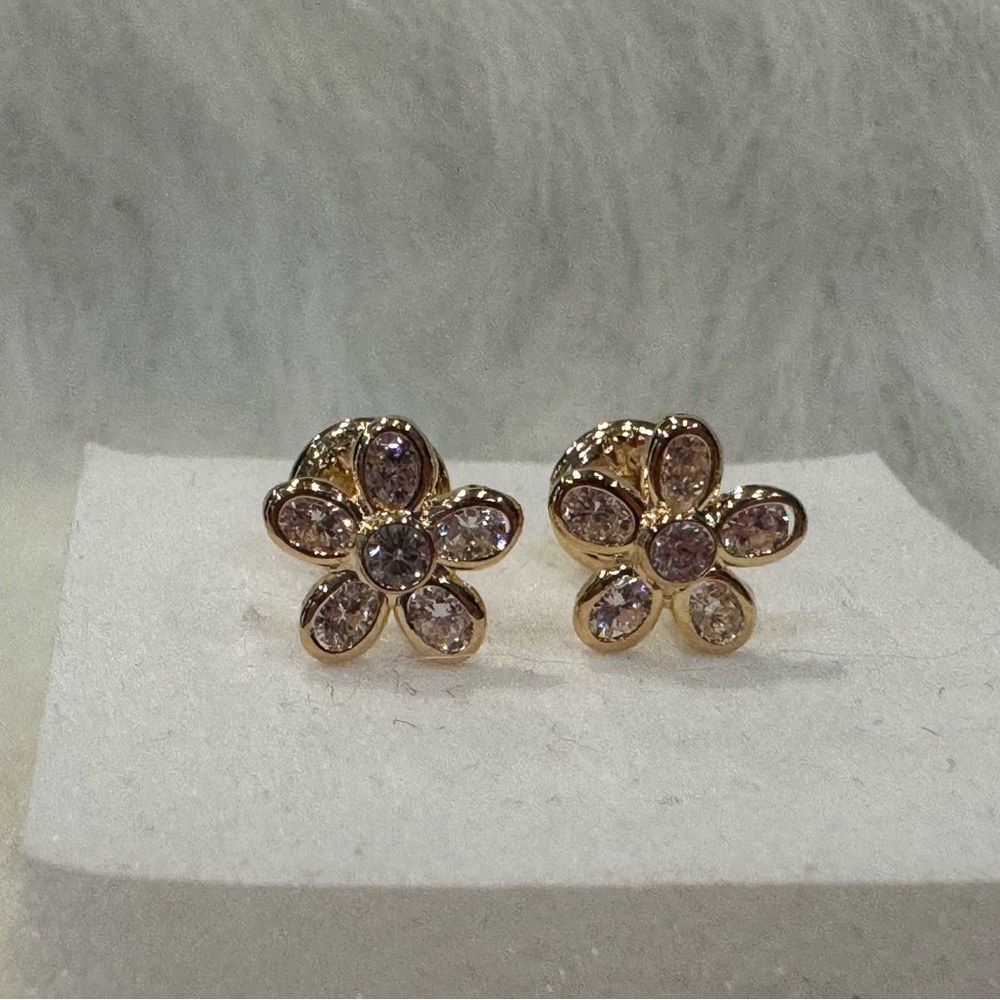 18k Gold Flower Stud Earrings
